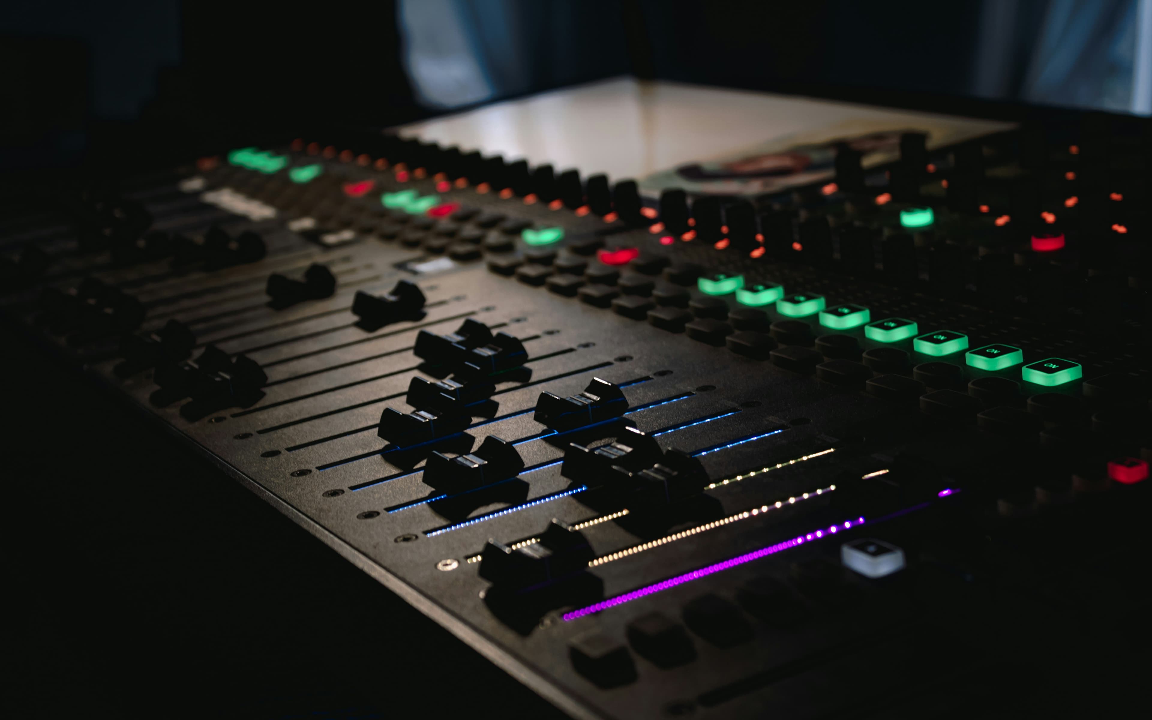 Digital audio mixer